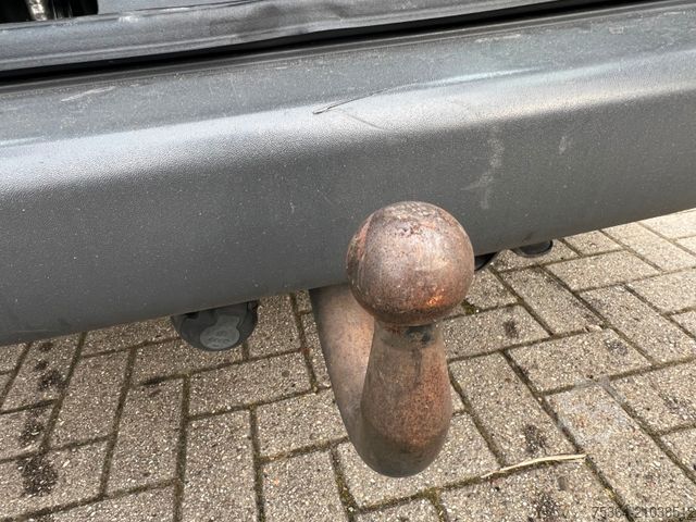 Kleinbus VOLKSWAGEN T5 Kombi 2.0 Tdi Lang 9 Sitze Klima Schiebetür