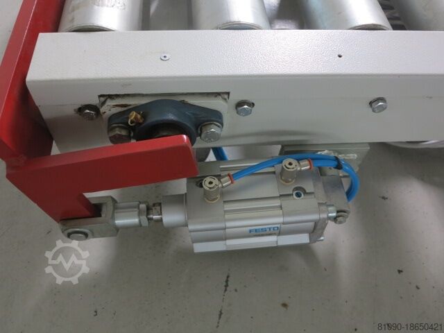 MOTORIZED ROLLER CONVEYOR ON THE GROUND SIRIO 