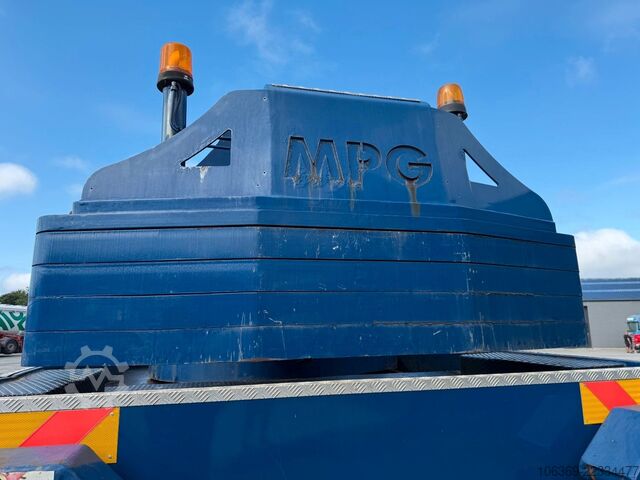 Truck mounted crane MERCEDES-BENZ Arocs 4153 8x4 Crane / Grua MPG 220 TM7 Winch