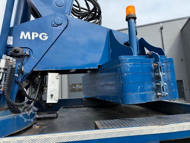 Truck mounted crane MERCEDES-BENZ Arocs 4153 8x4 Crane / Grua MPG 220 TM7 Winch