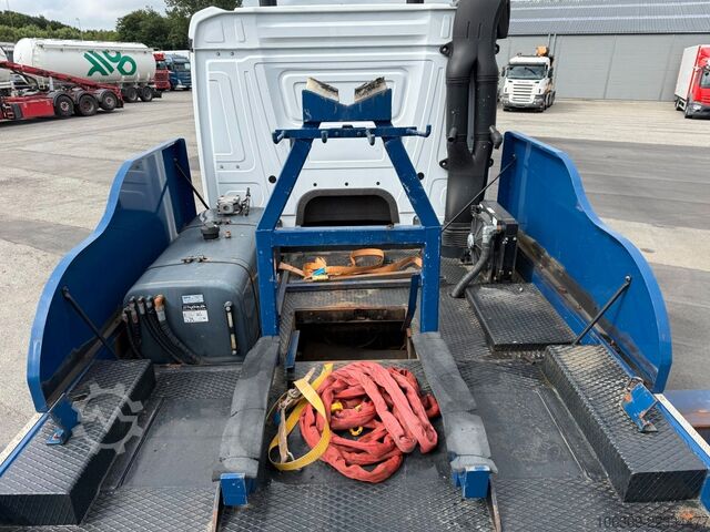 Truck mounted crane MERCEDES-BENZ Arocs 4153 8x4 Crane / Grua MPG 220 TM7 Winch