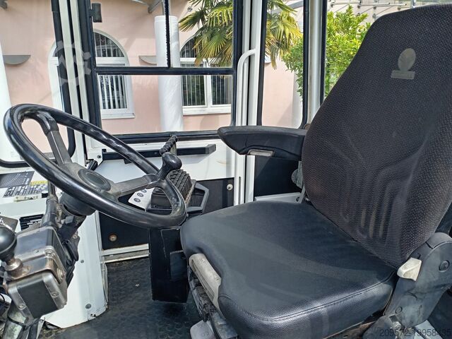 4-wheel forklift Svetruck 1060-30