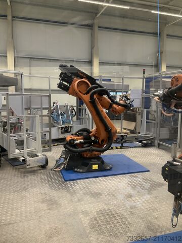 Schweißroboter DALEX / KUKA Spotwelding Cell Robot manipulated