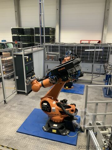 Schweißroboter DALEX / KUKA Spotwelding Cell Robot manipulated