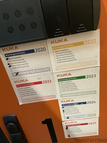 Schweißroboter DALEX / KUKA Spotwelding Cell Robot manipulated