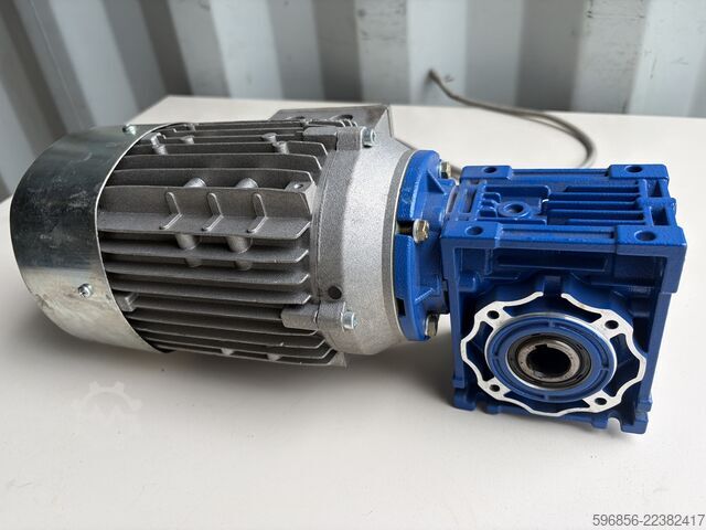  Lenze GSN04-1NHAR DERA071-22E 0,37 kW 140 obr./min i=10 22 Nm 230/400 V Lenze GSN04-1NHAR DERA071-22E 0,37 kW 140 obr./min i=10 22 Nm 230/400 V