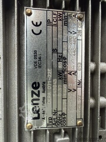  Lenze GSN04-1NHAR DERA071-22E 0,37 kW 140 obr./min i=10 22 Nm 230/400 V Lenze GSN04-1NHAR DERA071-22E 0,37 kW 140 obr./min i=10 22 Nm 230/400 V