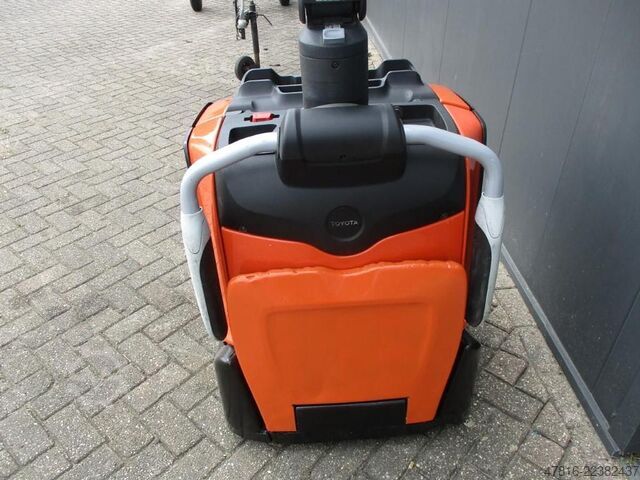 Pallet truck TOYOTA LPE200