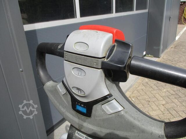 Pallet truck TOYOTA LPE200