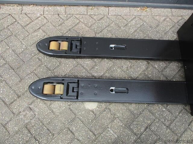 Pallet truck TOYOTA LPE200