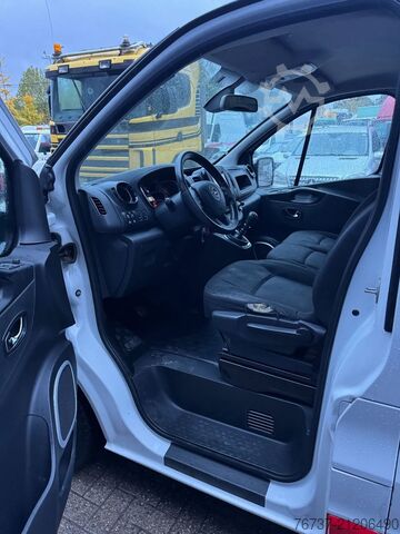 Rettungswagen Opel Vivaro **AMBULANCE-RETTUNGSWAGEN**