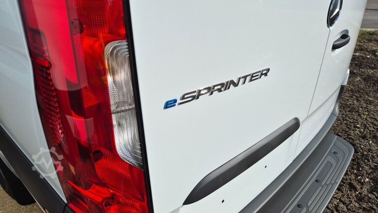 Minibus MERCEDES-BENZ Sprinter 420 Elektro bis zu 19 Schlafsessel