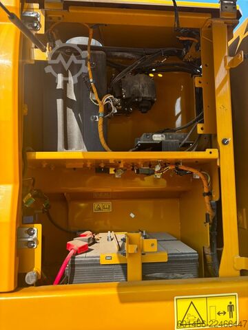 Mobile excavator CATERPILLAR M318-07 Erst 2800 Betriebsstunden