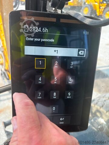 Mobile excavator CATERPILLAR M318-07 Erst 2800 Betriebsstunden