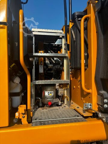 Mobile excavator CATERPILLAR M318-07 Erst 2800 Betriebsstunden