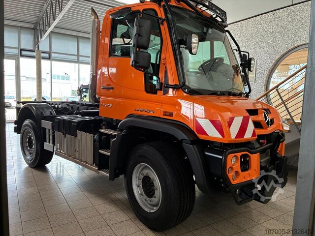 Special purpose truck Mercedes-Benz Unimog U 423