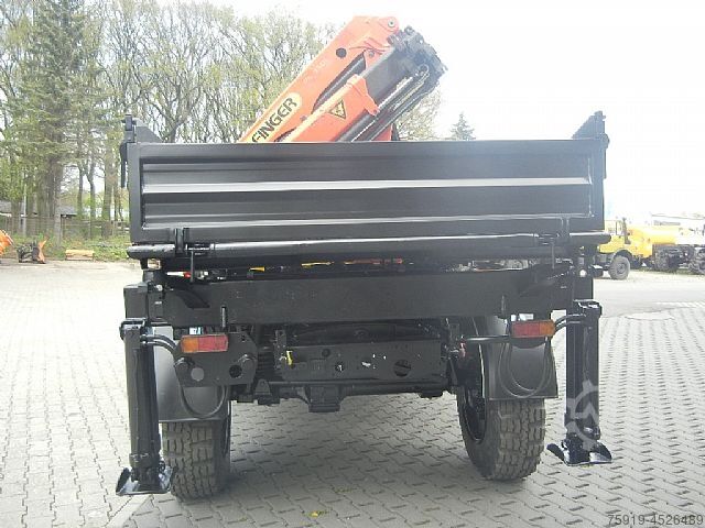 UNIMOG Mercedes-Benz UNIMOG 1300L mit großem Kran + Funkfernsteuerung