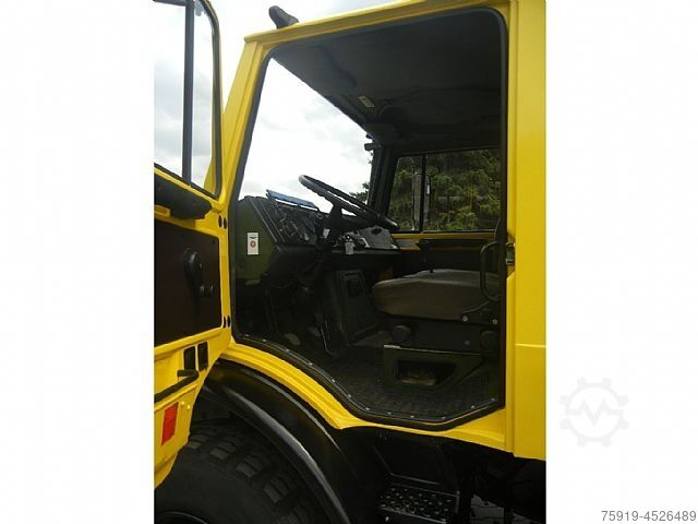 UNIMOG Mercedes-Benz UNIMOG 1300L mit großem Kran + Funkfernsteuerung