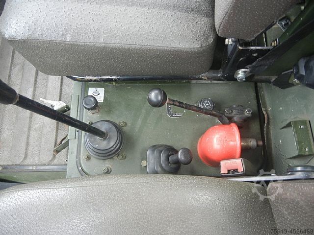 UNIMOG Mercedes-Benz UNIMOG 1300L mit großem Kran + Funkfernsteuerung