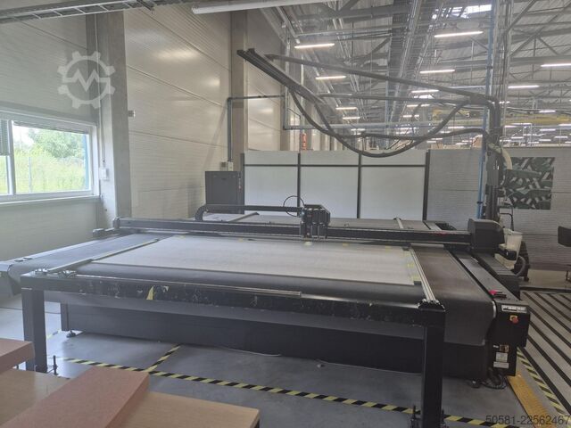Größter Flachbett-Schneideplotter Summa F3232