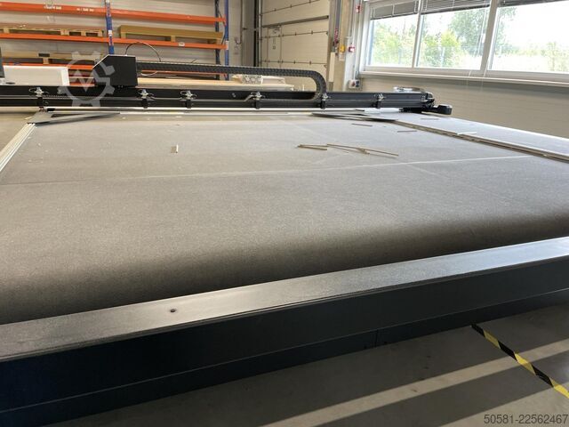Flachbett-Schneideplotter Summa F3232