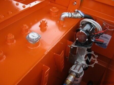 Fuel tanker  IBC met afsluitb. bovenbak