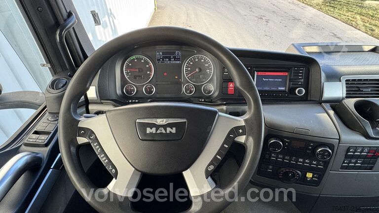 Tipper with crane MAN TGS