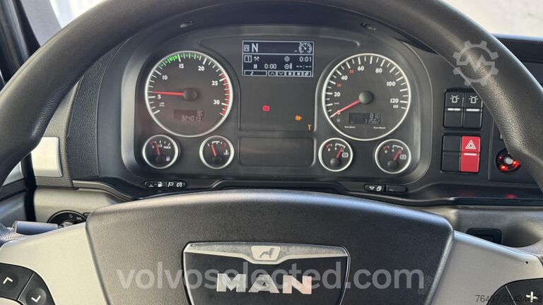 Tipper with crane MAN TGS