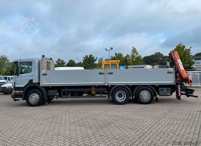 LKW mit Pritsche (offen) SCANIA P 320 BL 7.4m Pritsche/ Atlas 126.3+FB/ 10m=1.4t
