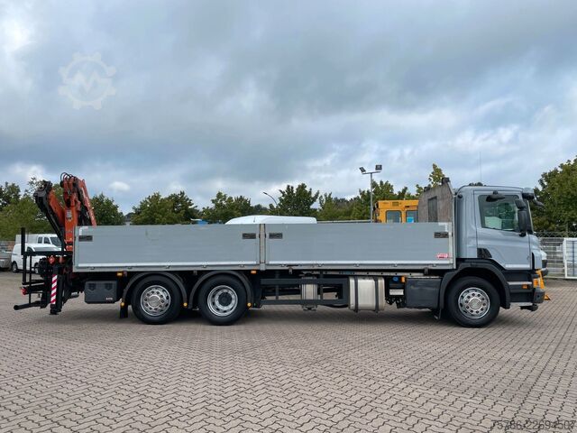 LKW mit Pritsche (offen) SCANIA P 320 BL 7.4m Pritsche/ Atlas 126.3+FB/ 10m=1.4t