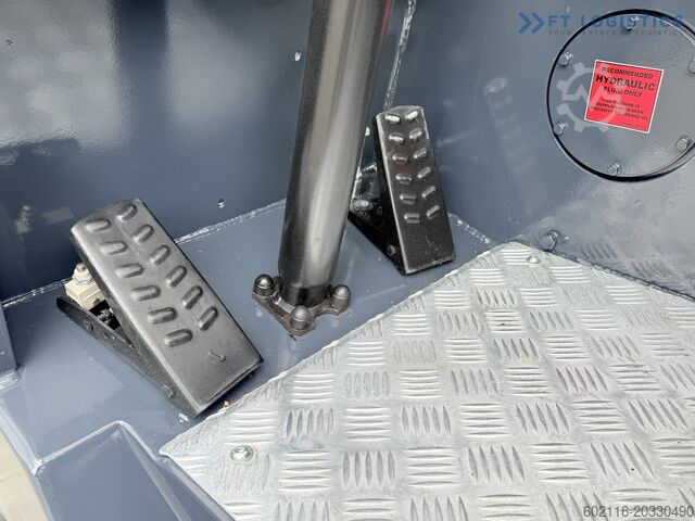 Four-way forklift Combilift CB4000 TRIPLEX 5200 FREE-LIFT POSITIONER