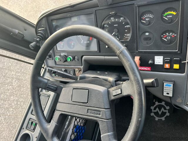 Coach bus VOLVO AUTOBUS GRANTURISMO B 12