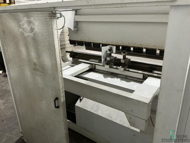 Abkantpressen  Adira QHR-6325 CB 2010 Adira 