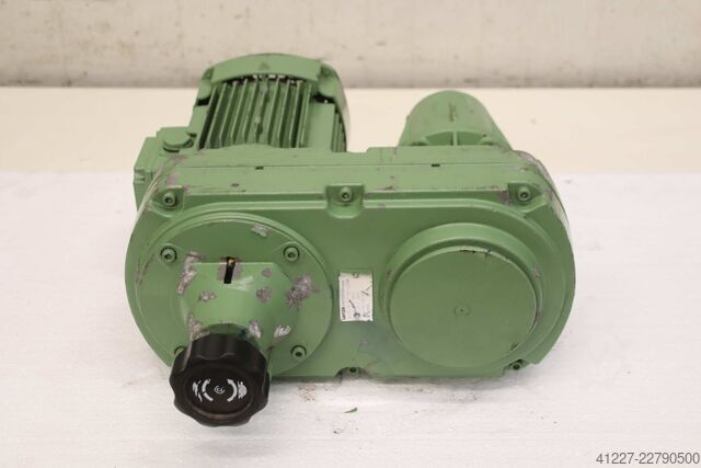 Regelbarer Getriebemotor 0,55 kW  36-7 U/min Lenze HEW 11.432.13.10.2 1/88 12.602.10.1.1 TM80-4S