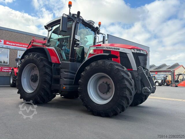 Traktor Massey Ferguson MF 8S. 205 Dyna VT