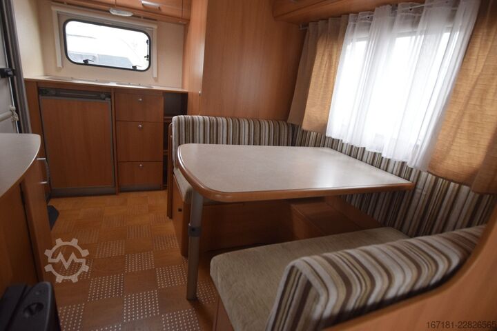 Wohnwagen CARAVELAIR Antarex Luxe 400 mit Mover und Sackmarkise