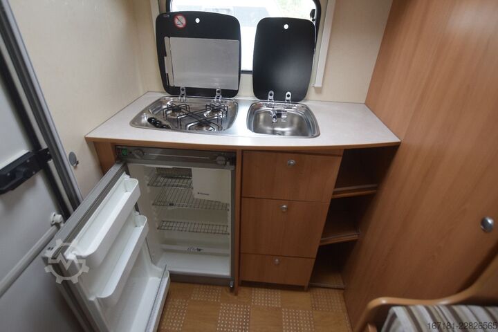 Wohnwagen CARAVELAIR Antarex Luxe 400 mit Mover und Sackmarkise