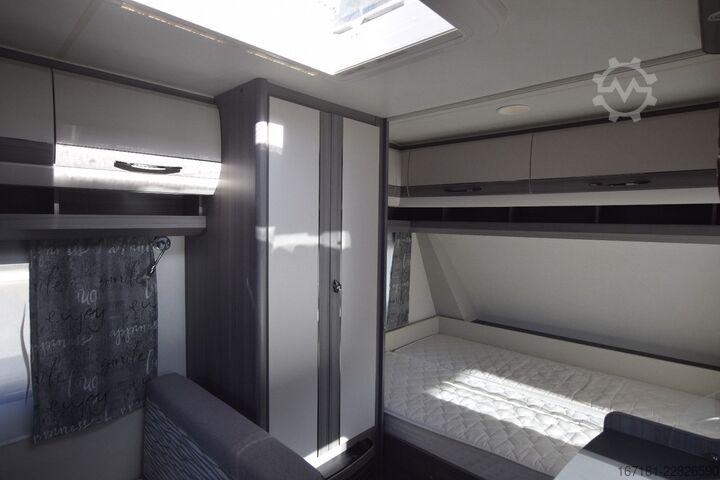 Wohnwagen HOBBY On tour 390 SF mit Sonnensegel