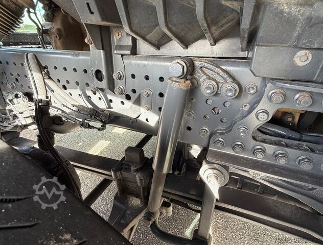 Standard SZM MERCEDES-BENZ Actros 1942 EURO 6 ONLY 431.000 KM 2x TANKS HOLL