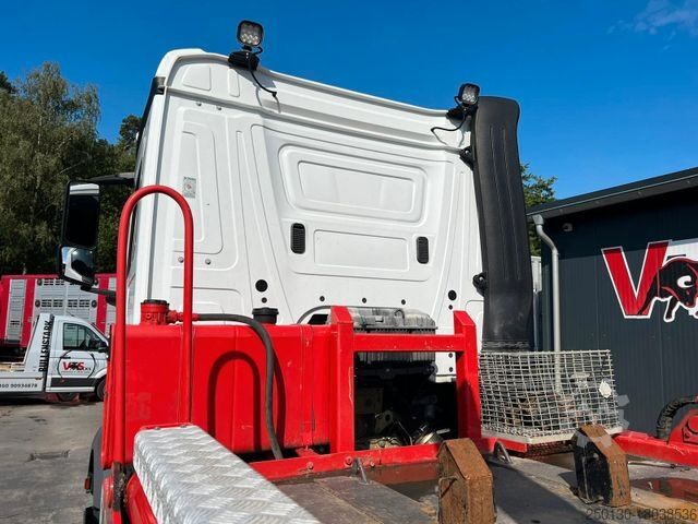 Skip truck MERCEDES-BENZ Arocs 1848 4x4 HYVA Absetzkipper