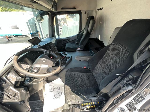 Skip truck MERCEDES-BENZ Arocs 1848 4x4 HYVA Absetzkipper