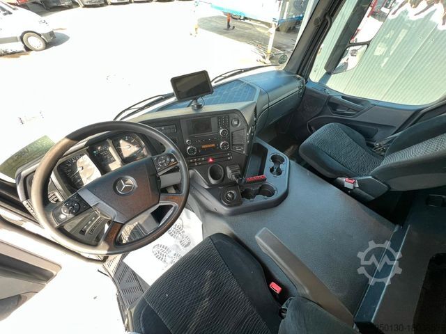 Skip truck MERCEDES-BENZ Arocs 1848 4x4 HYVA Absetzkipper