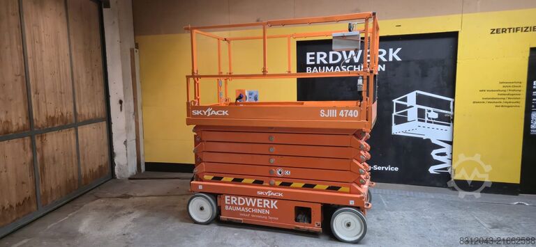 Scissor lift Skyjack SJ4740