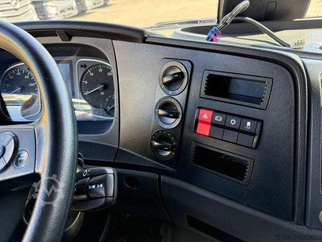 Transporter mit Koffer MERCEDES-BENZ ATEGO 818 L Koffer 6,10 m LBW 1 to.*AHK*EURO 6 E