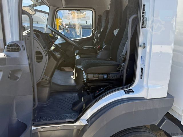 Transporter mit Koffer MERCEDES-BENZ ATEGO 818 L Koffer 6,10 m LBW 1 to.*AHK*EURO 6 E