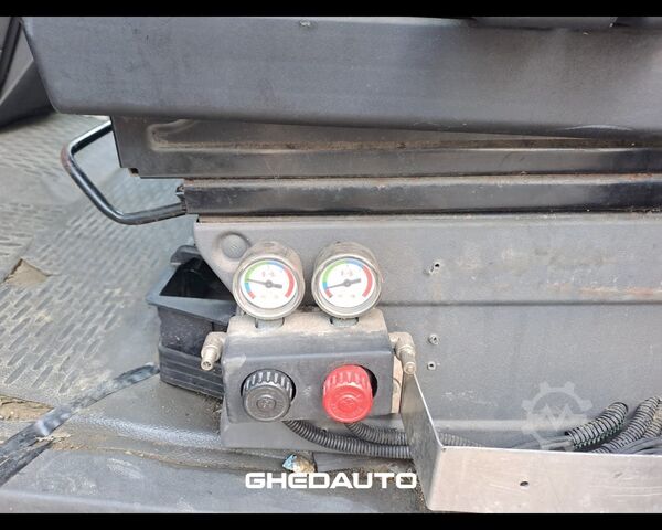 Sonderausbau-Transporter IVECO DAILY 70C17 CON GRUPPO FRIGO PATENTE C