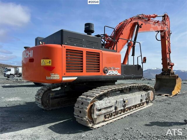 Crawler excavator Hitachi zx530LCH-6 excavator w/ bucket. WATCH VIDEO
