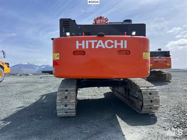 Crawler excavator Hitachi zx530LCH-6 excavator w/ bucket. WATCH VIDEO