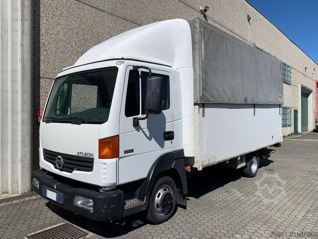 Curtain sider van Nissan Atleon 35.15 - Furgone in Lega con Telo