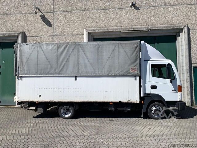 Curtain sider van Nissan Atleon 35.15 - Furgone in Lega con Telo
